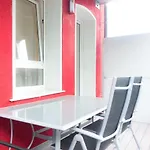 Private With Direct Subway Entrance Apartmán