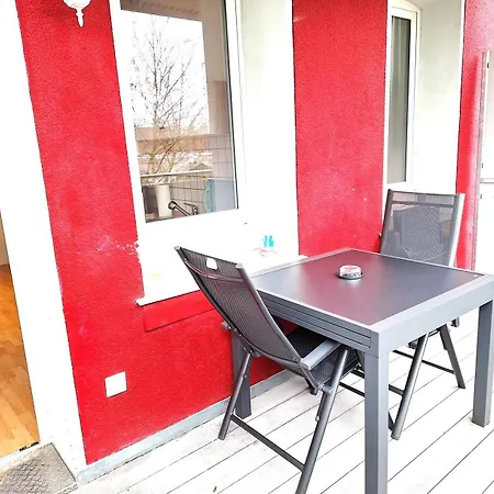 Apartment Private With Direct Subway Entrance